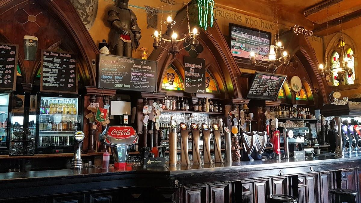 Пивные бары нижнего. Сильверс Айриш паб. Паб "Crowley Irish pub"!. Old Irish pub Таллин. Irish pub Истра.