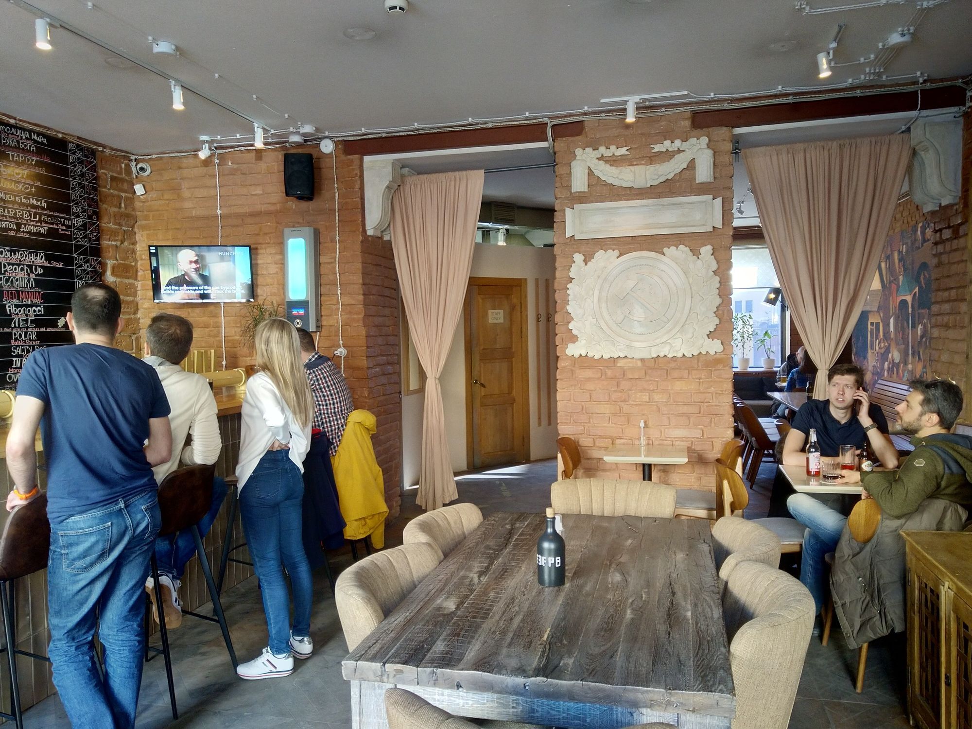 БАКУНИН, beer cafe & boutique